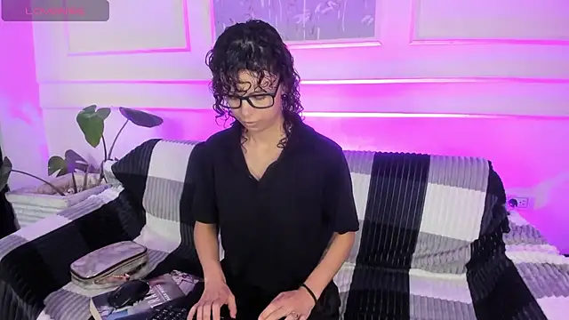 Snapshot of AliceMadnes chatting on March 2026 04:26:01 PM AliceMadnes online show from March 2026 04:26:01 PM