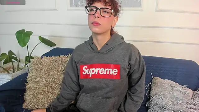 Snapshot of AliceMadnes chatting on March 2026 12:55:01 PM AliceMadnes online show from March 2026 12:55:01 PM