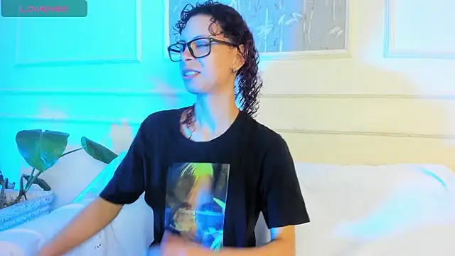 Snapshot of AliceMadnes chatting on March 2026 02:28:02 PM AliceMadnes online show from March 2026 02:28:02 PM