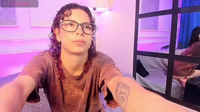 Snapshot of AliceMadnes chatting on April 2026 08:28:02 PM AliceMadnes online show from April 2026 08:28:02 PM