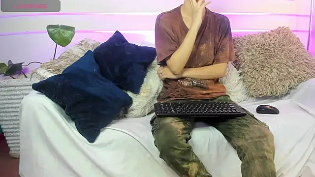 Snapshot of AliceMadnes chatting on April 2026 03:28:02 PM AliceMadnes online show from April 2026 03:28:02 PM