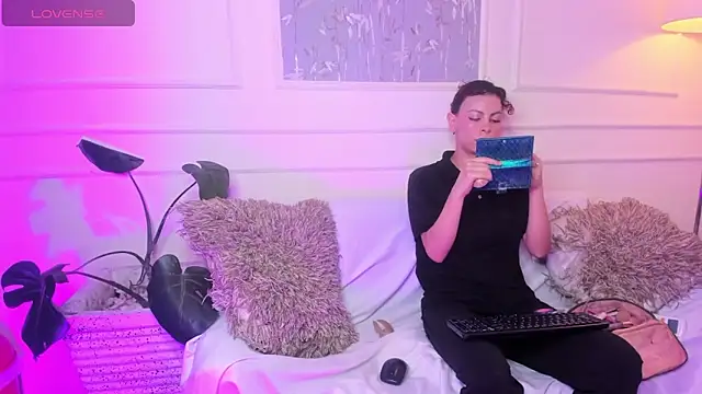 Snapshot of AliceMadnes chatting on April 2026 03:02:01 PM AliceMadnes online show from April 2026 03:02:01 PM