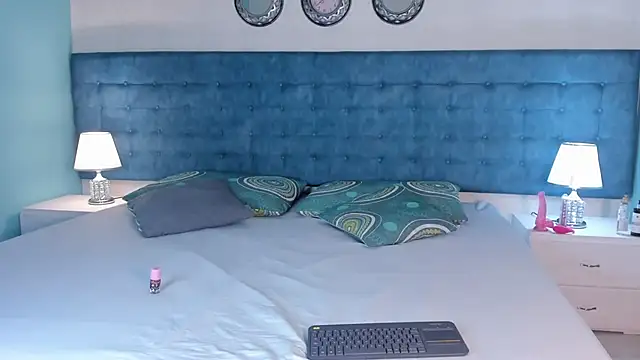 AlahiaCardona online show from November 2025 01:58:02 PM