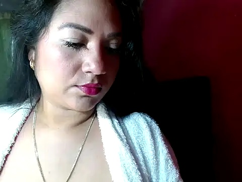 Snapshot of KAROLOLIVERO chatting on November 2025 06:40:02 PM KAROLOLIVERO online show from November 2025 06:40:02 PM