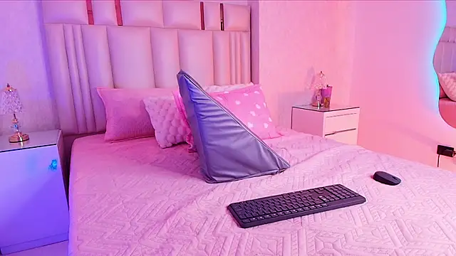 alanarose18 online show from November 2025 07:13:01 PM