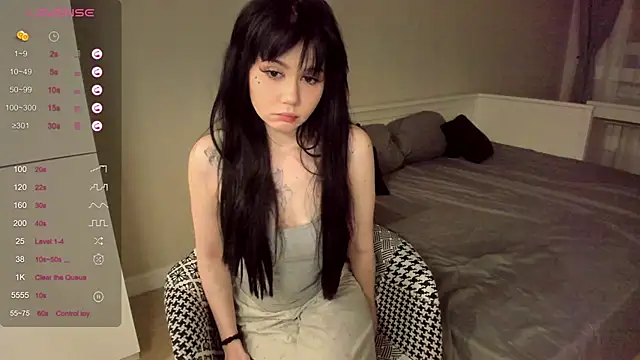 CharlyOrwell online show from November 2025 07:06:01 PM