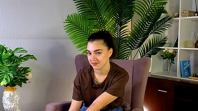 Snapshot of EleneGroder chatting on November 2025 06:12:02 AM EleneGroder online show from November 2025 06:12:02 AM