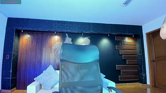 Saara Corraless online show from April 2026 06:33:02 PM