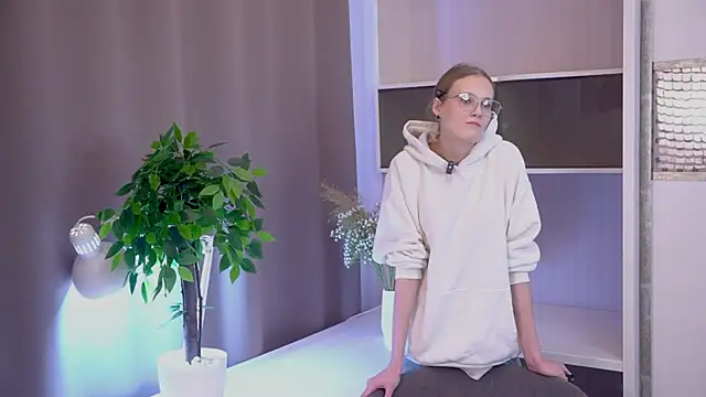 Snapshot of LilianGlenna chatting on November 2025 03:38:02 AM LilianGlenna online show from November 2025 03:38:02 AM