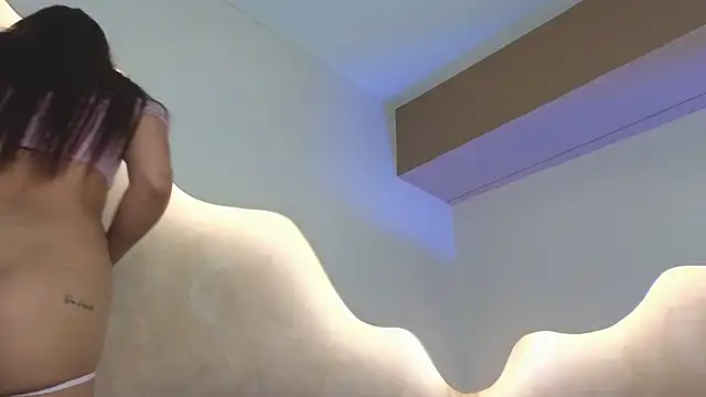 Snapshot of BellaRooux chatting on February 2026 12:33:01 PM BellaRooux online show from February 2026 12:33:01 PM