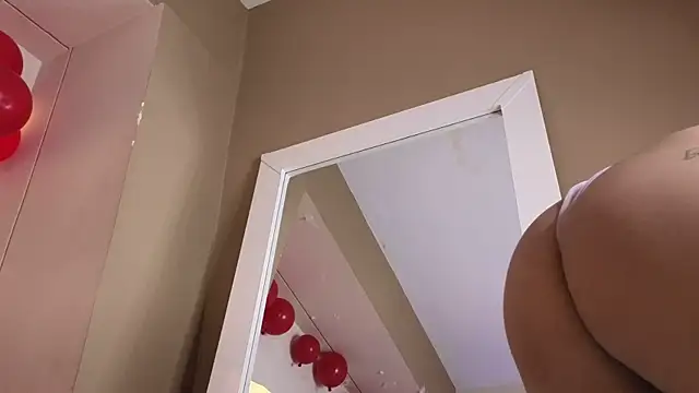 Snapshot of BellaRooux chatting on February 2026 12:28:01 PM BellaRooux online show from February 2026 12:28:01 PM