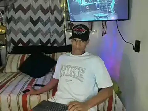 Snapshot of JUANBIGCOCK21CM chatting on May 2026 09:32:02 PM JUANBIGCOCK21CM online show from May 2026 09:32:02 PM