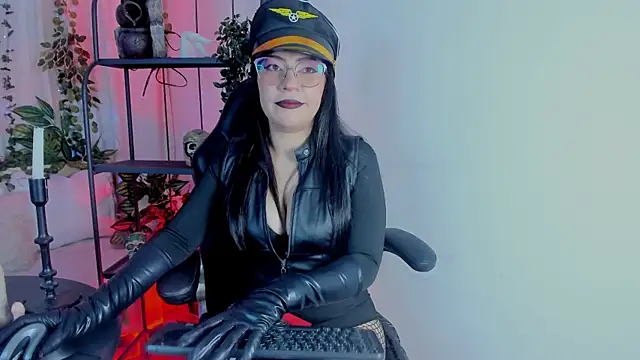 Snapshot of Halley_Ravenn chatting on May 2026 09:22:02 PM Halley Ravenn online show from May 2026 09:22:02 PM