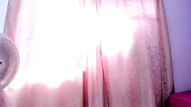 lolasweett  online show from November 2025 01:43:01 PM