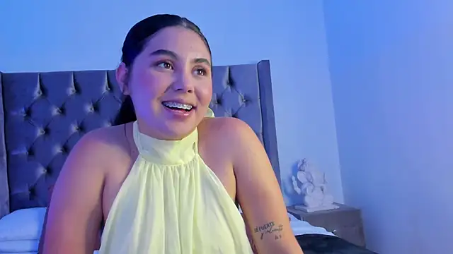 NikkiBotero online show from November 2025 05:40:02 PM