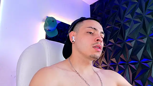 Maxwell Dupont online show from December 2025 04:05:01 PM