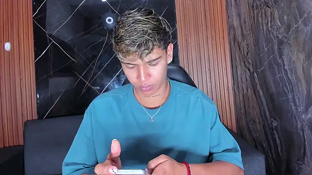 Timmy Kiing  online show from December 2025 09:13:02 PM