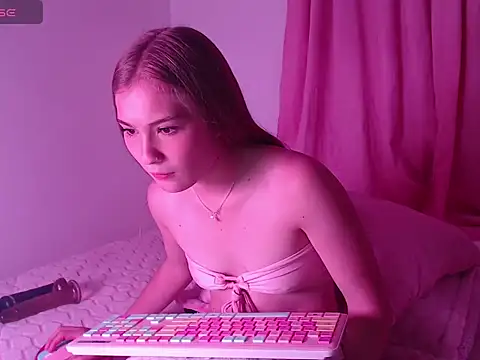 Snapshot of LIA_BAKE chatting on November 2025 03:17:02 AM LIA BAKE online show from November 2025 03:17:02 AM