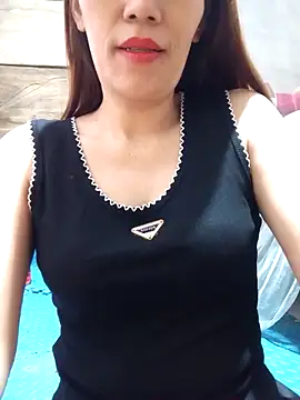 Snapshot of Hini68 chatting on November 2025 07:27:01 AM Hini68 online show from November 2025 07:27:01 AM