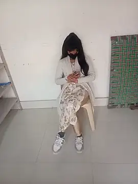 Sunita-collage online show from November 2025 05:40:01 AM