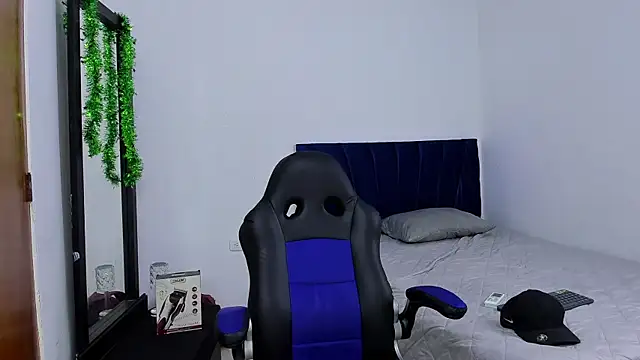 Snapshot of trevor_belmontt chatting on November 2025 02:59:01 AM trevor belmontt online show from November 2025 02:59:01 AM