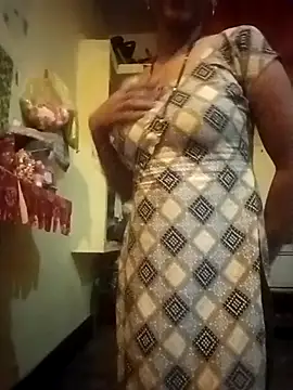 Snapshot of Roshni_11 chatting on February 2026 05:43:01 PM Roshni 11 online show from February 2026 05:43:01 PM