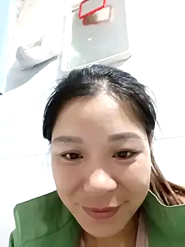 Lyla john online show from December 2025 01:07:01 PM