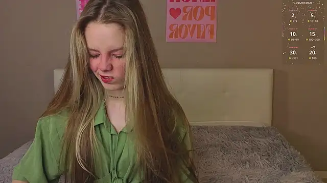 Snapshot of TiffinyMergist chatting on February 2026 06:47:02 PM TiffinyMergist online show from February 2026 06:47:02 PM