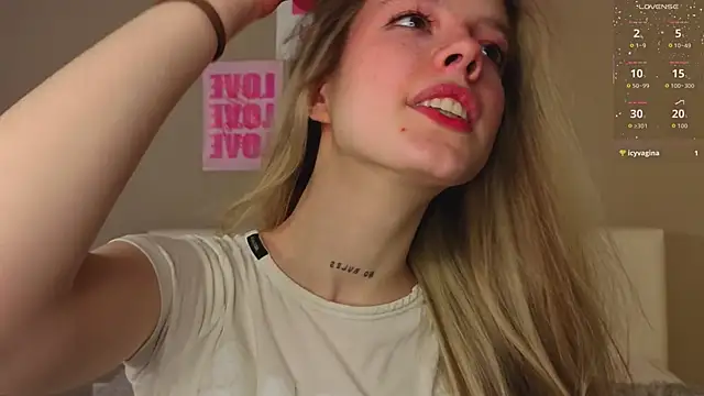 Snapshot of TiffinyMergist chatting on February 2026 08:35:01 PM TiffinyMergist online show from February 2026 08:35:01 PM