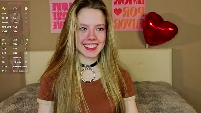 Snapshot of TiffinyMergist chatting on February 2026 08:27:02 PM TiffinyMergist online show from February 2026 08:27:02 PM