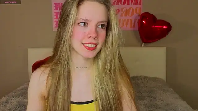 Snapshot of TiffinyMergist chatting on February 2026 07:03:02 PM TiffinyMergist online show from February 2026 07:03:02 PM