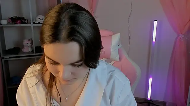 Snapshot of FrancescaCavaliere chatting on November 2025 09:12:02 AM FrancescaCavaliere online show from November 2025 09:12:02 AM