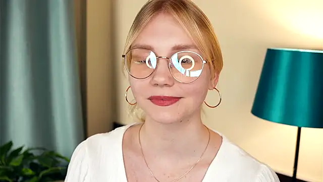 Snapshot of UnDesiga chatting on November 2025 04:50:02 PM UnDesiga online show from November 2025 04:50:02 PM