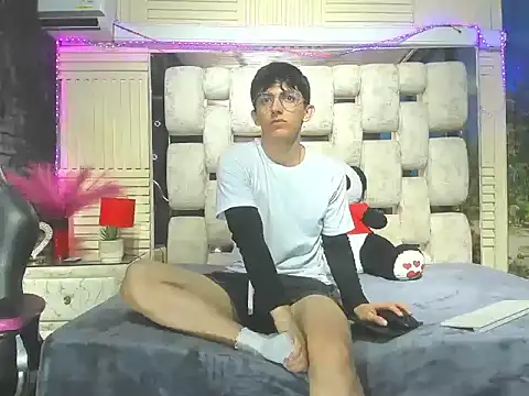 ElanGiraldo online show from March 2026 11:44:01 PM