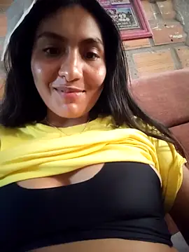 Snapshot of Uvit chatting on December 2025 06:03:01 PM Uvit online show from December 2025 06:03:01 PM