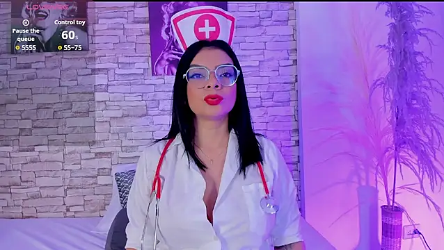 sofiaalarson online show from February 2026 01:17:01 PM