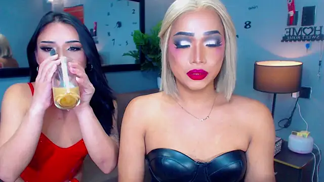 Snapshot of SavageSisters chatting on November 2025 03:10:02 PM SavageSisters online show from November 2025 03:10:02 PM