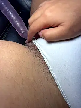 Snapshot of Couuple2004 chatting on November 2025 01:10:01 PM Couuple2004 online show from November 2025 01:10:01 PM