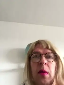 Snapshot of simone_xdressing chatting on January 2025 10:12:02 AM simone xdressing online show from January 2025 10:12:02 AM