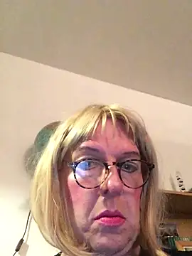 Snapshot of simone_xdressing chatting on January 2025 12:49:01 AM simone xdressing online show from January 2025 12:49:01 AM