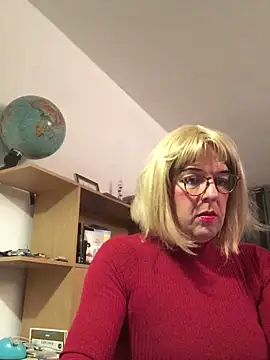 Snapshot of simone_xdressing chatting on October 2025 12:05:02 AM simone xdressing online show from October 2025 12:05:02 AM