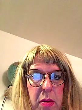 Snapshot of simone_xdressing chatting on November 2025 07:49:02 PM simone xdressing online show from November 2025 07:49:02 PM