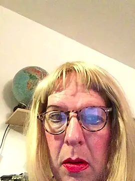 Snapshot of simone_xdressing chatting on November 2025 01:28:01 AM simone xdressing online show from November 2025 01:28:01 AM