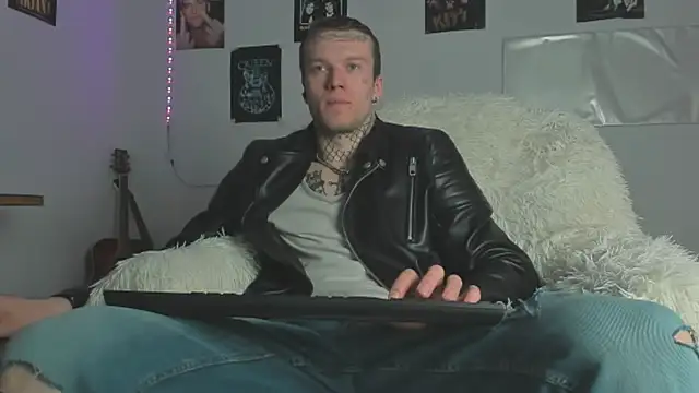 Huntall77 online show from April 2026 05:23:01 AM