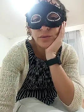 Snapshot of Giorgia13 chatting on November 2025 05:23:02 PM Giorgia13 online show from November 2025 05:23:02 PM