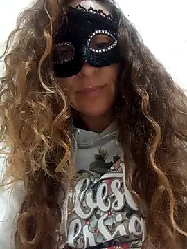 Snapshot of Giorgia13 chatting on November 2025 06:28:02 PM Giorgia13 online show from November 2025 06:28:02 PM