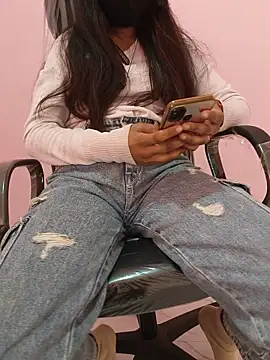 Iamyourdarling online show from November 2025 05:51:02 AM