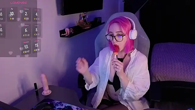 Alisa World8 online show from November 2025 04:44:01 PM