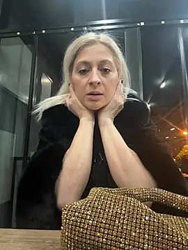 Snapshot of HOTLadyluna chatting on March 2026 02:04:02 AM HOTLadyluna online show from March 2026 02:04:02 AM