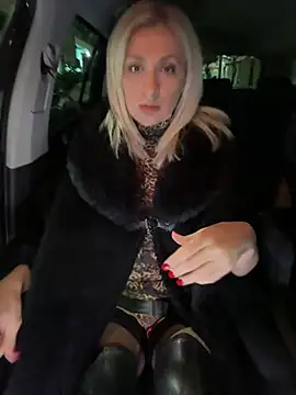 Snapshot of HOTLadyluna chatting on March 2026 08:03:01 PM HOTLadyluna online show from March 2026 08:03:01 PM